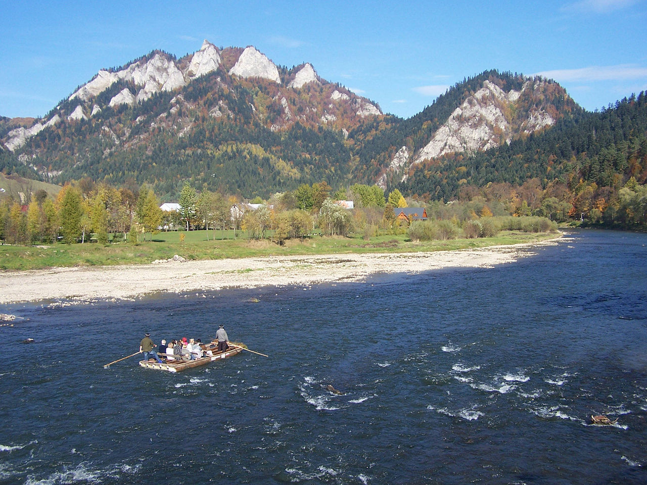 14-22-07-1280px-Rafting_on_the_Dunajec_River.jpg